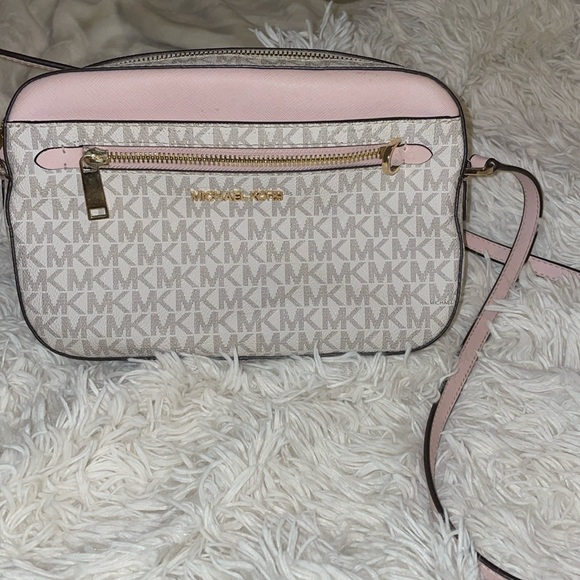 Michael Kors Handbags - Michael Kors East West Chain Jet Set Large Logo Crossbody Bag (Powder Blush)